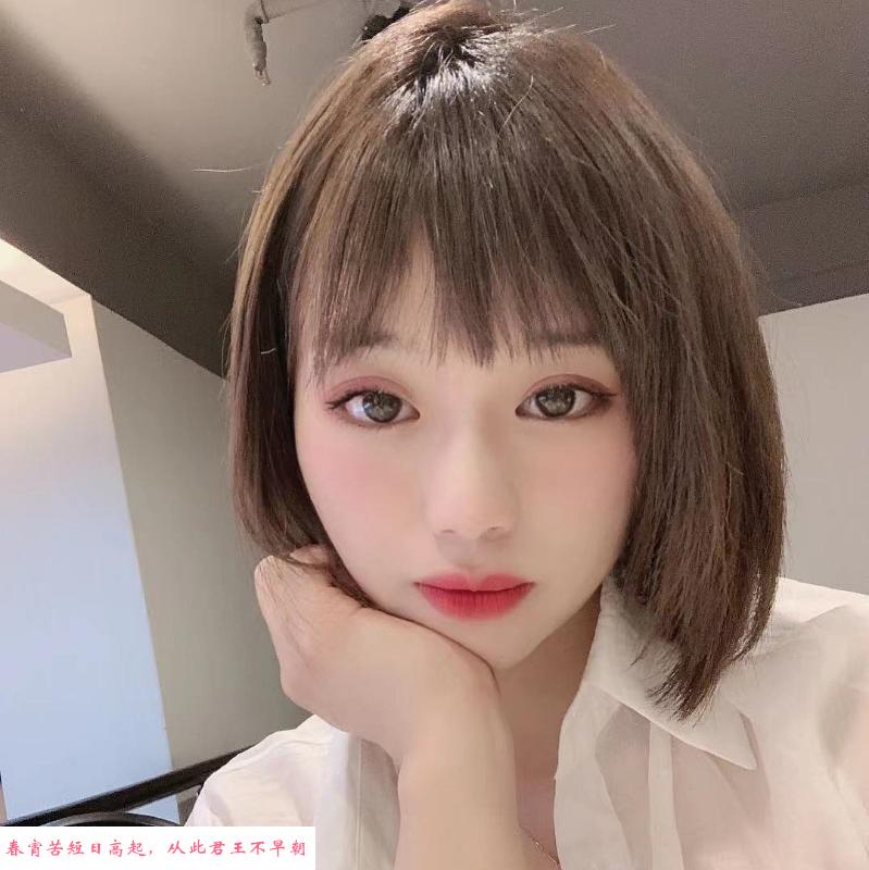 好看的短发妹子 第1张
