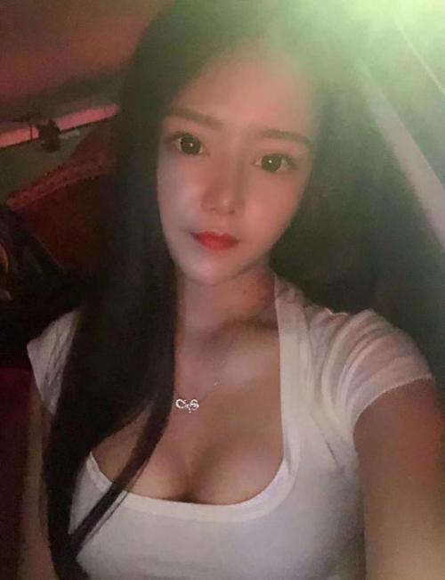 大胸妹活好不机车 第1张
