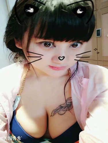 微胖大胸妹子 第2张