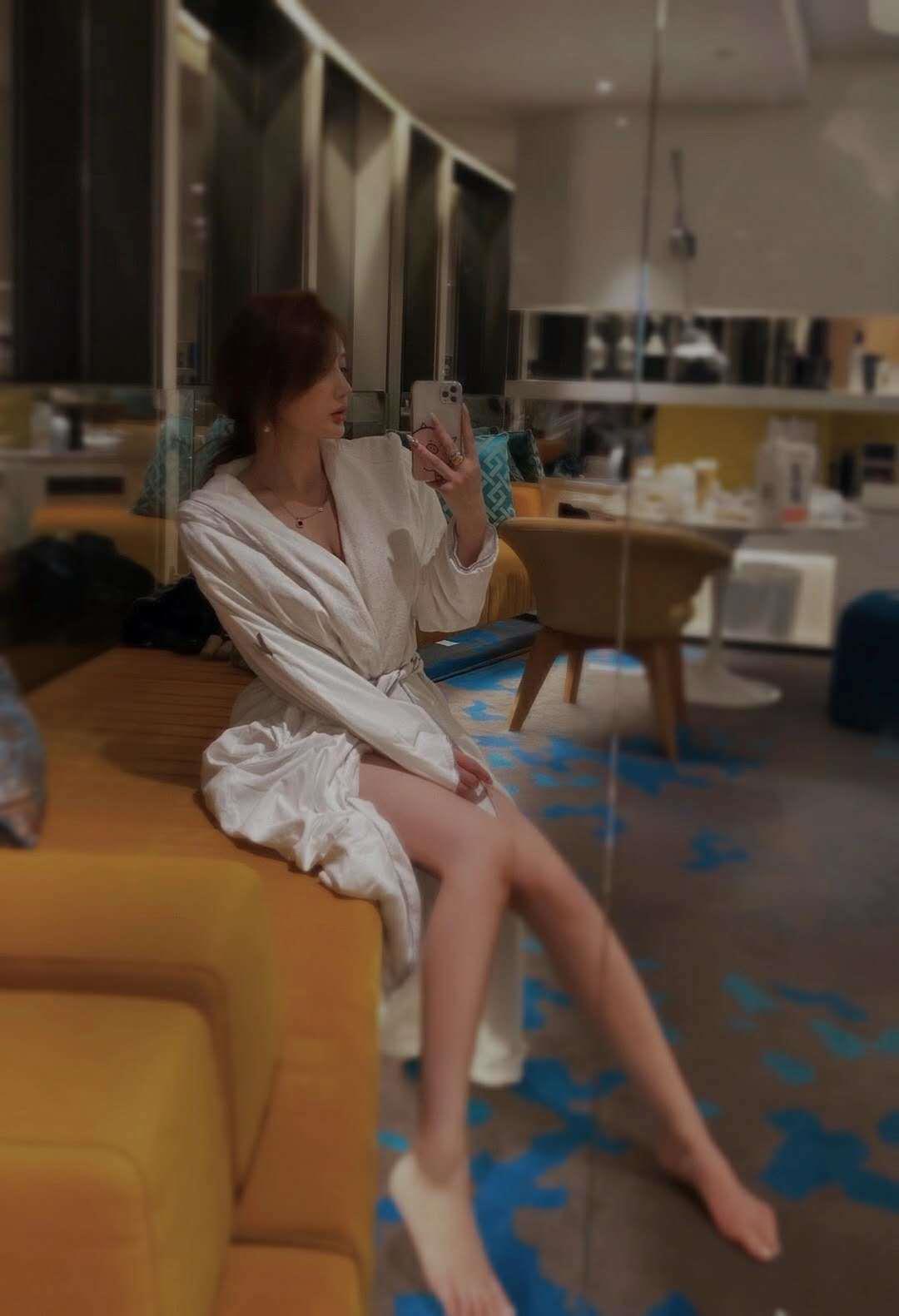 168嫩模般身材贝希 第2张