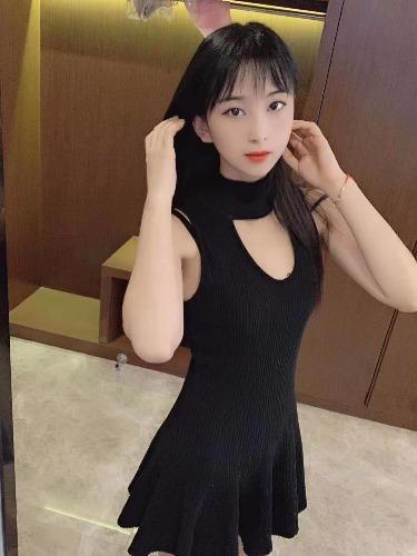 昌岗高颜值美女艺馨 第1张