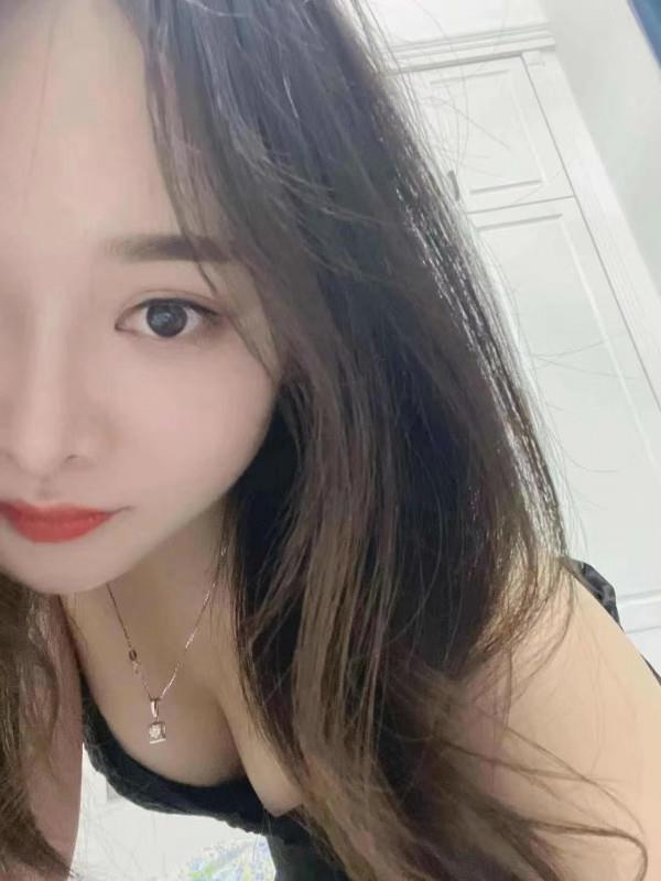 夫子庙大胸妹子 第1张