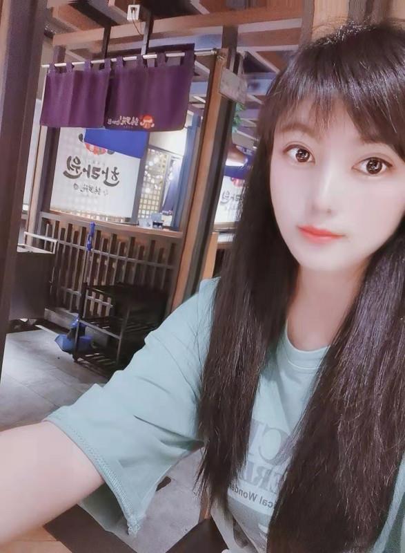 骚气十足的妹纸 第1张