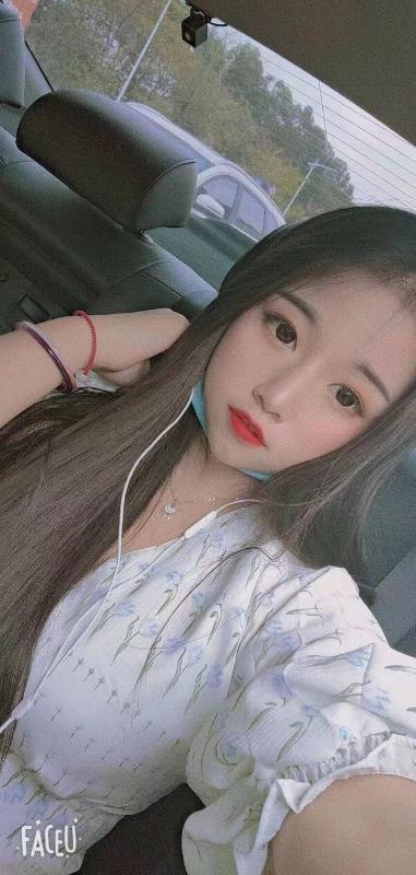 东晓南丰满美女 第3张
