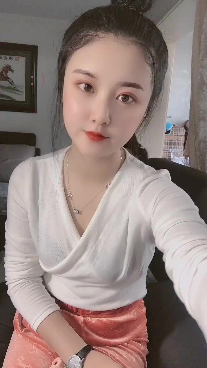 漂亮的大眼睛妹妹，很迷人啊，玩得也开，值得去玩 第1张