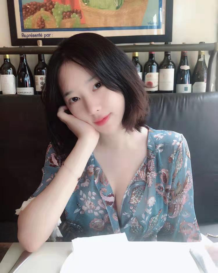 胸很美的性感妹子 第1张