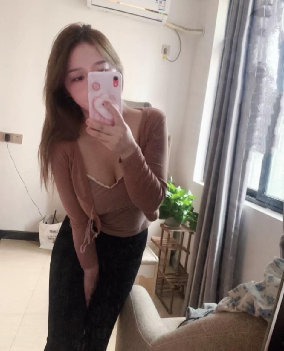 雨花区大胸妹子，很香很软压着操很爽。 第2张