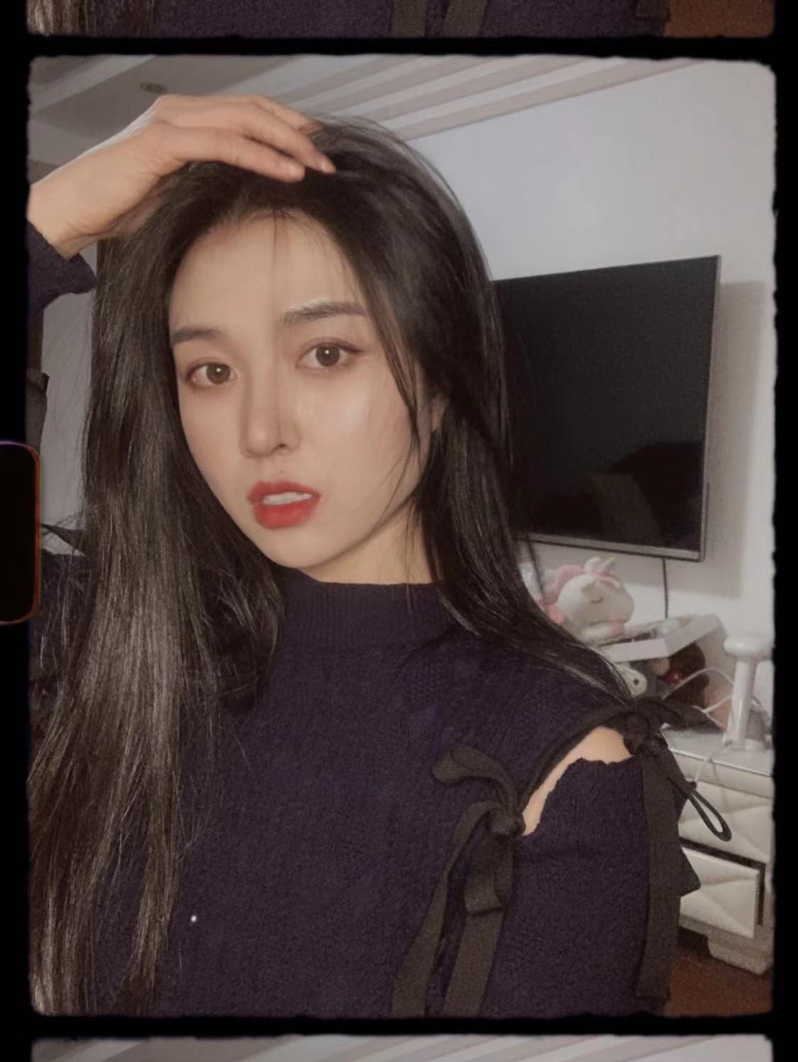 第一回分享，妹儿是个气质美女，还不错，喜欢的可以一试 第1张