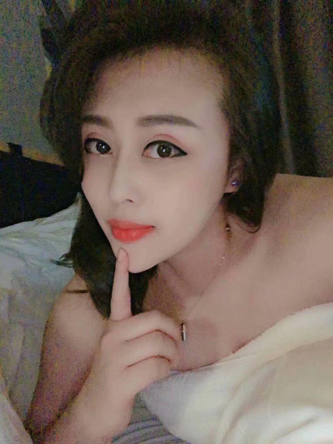 个骚气的新人小姐姐 第1张