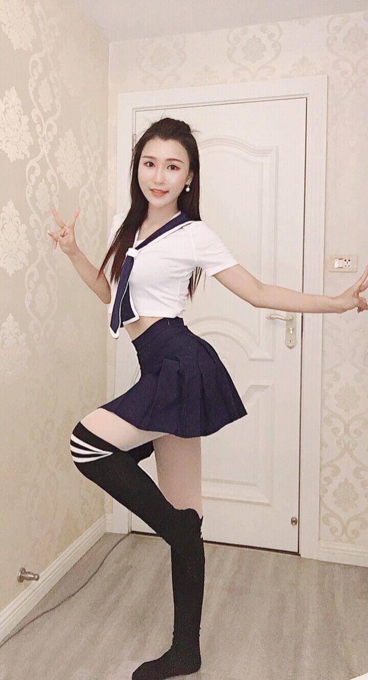又白又软的“小薇娅”，A4腰腿玩年 第3张